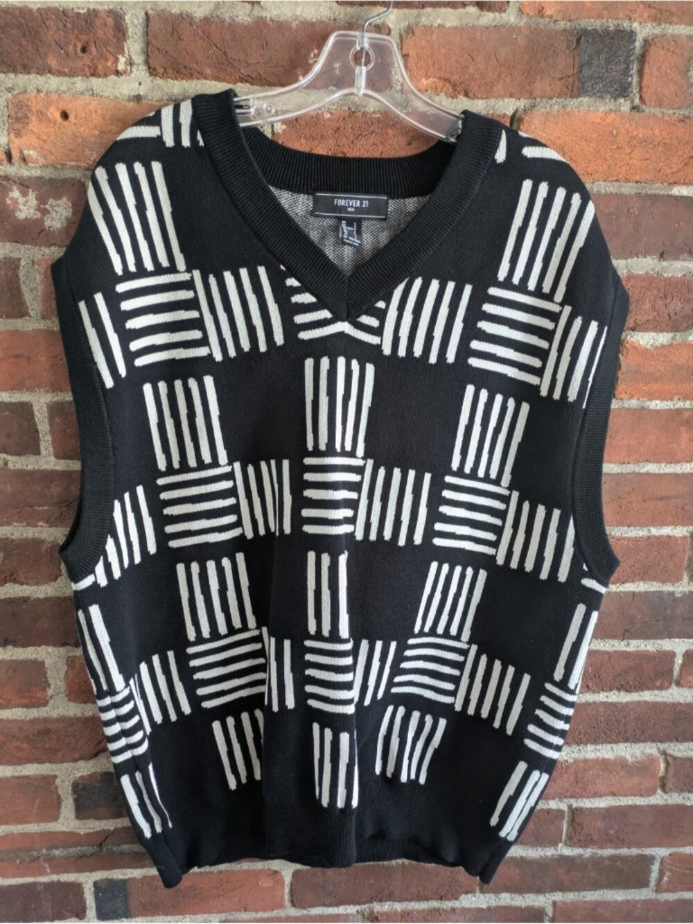 Forever 21 Men's Geometric V-Neck Knit Vest Large Black White